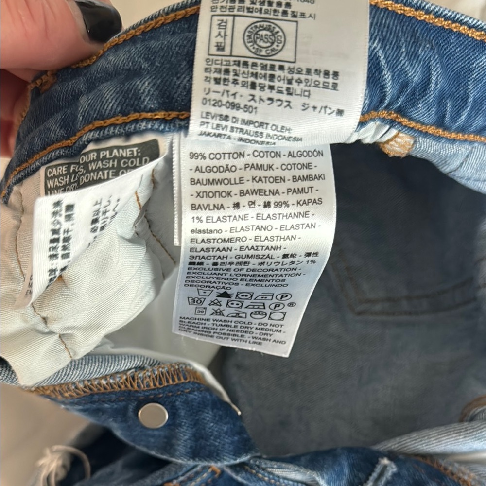 Levi's Classic Blue Denim Shorts - Picture 6 of 7